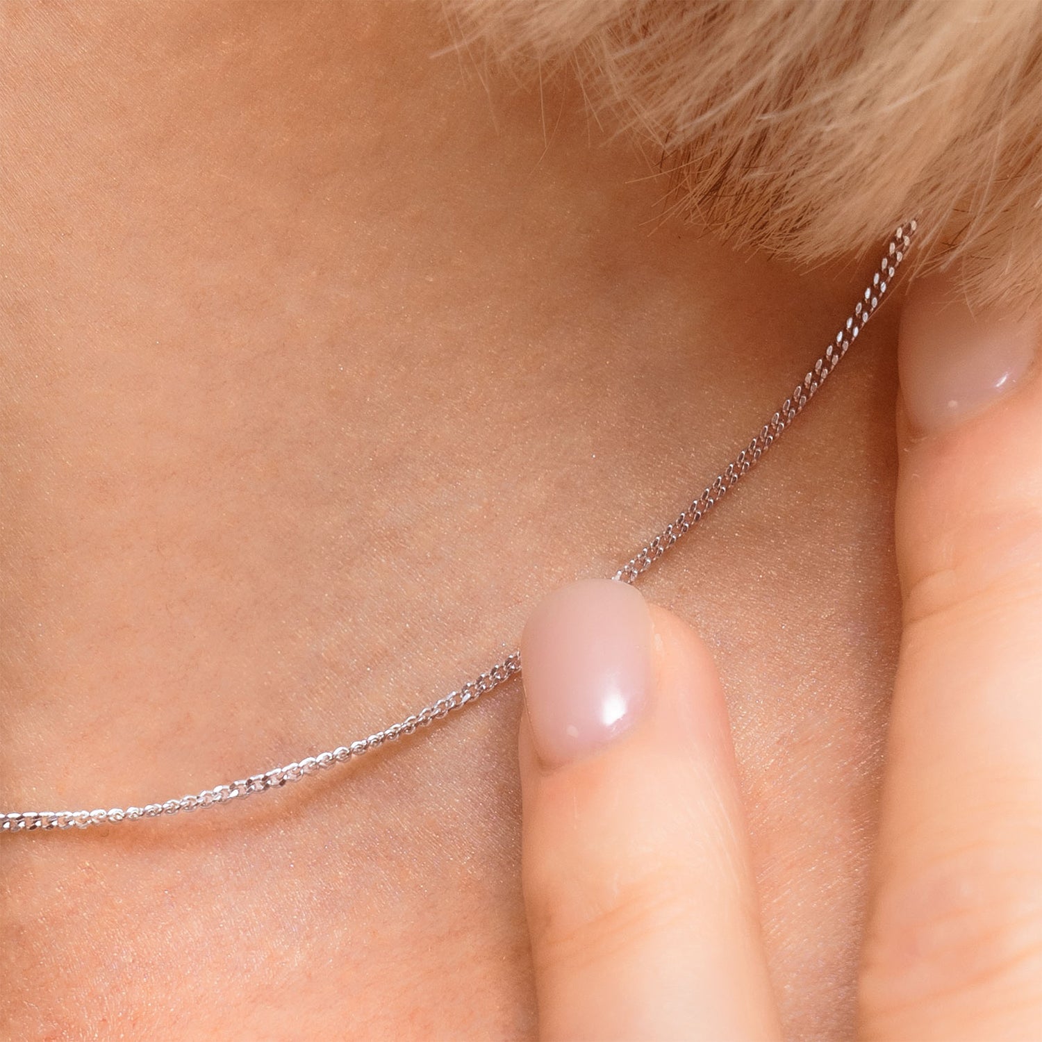 white gold curb chain close up