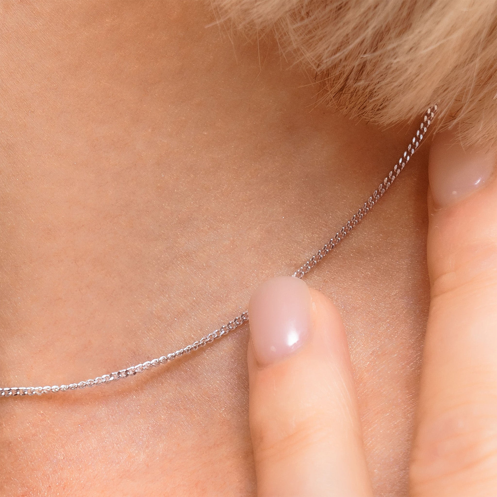 white gold curb chain close up
