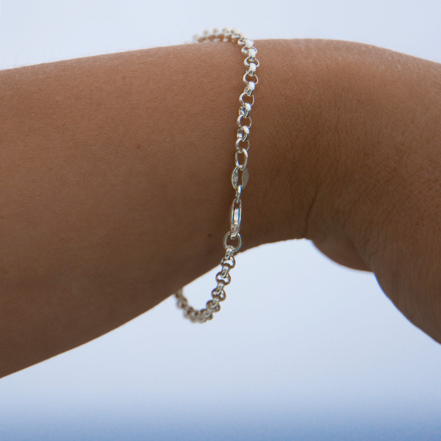 belcher bracelet rolo chain bracelet  solid gold on hand