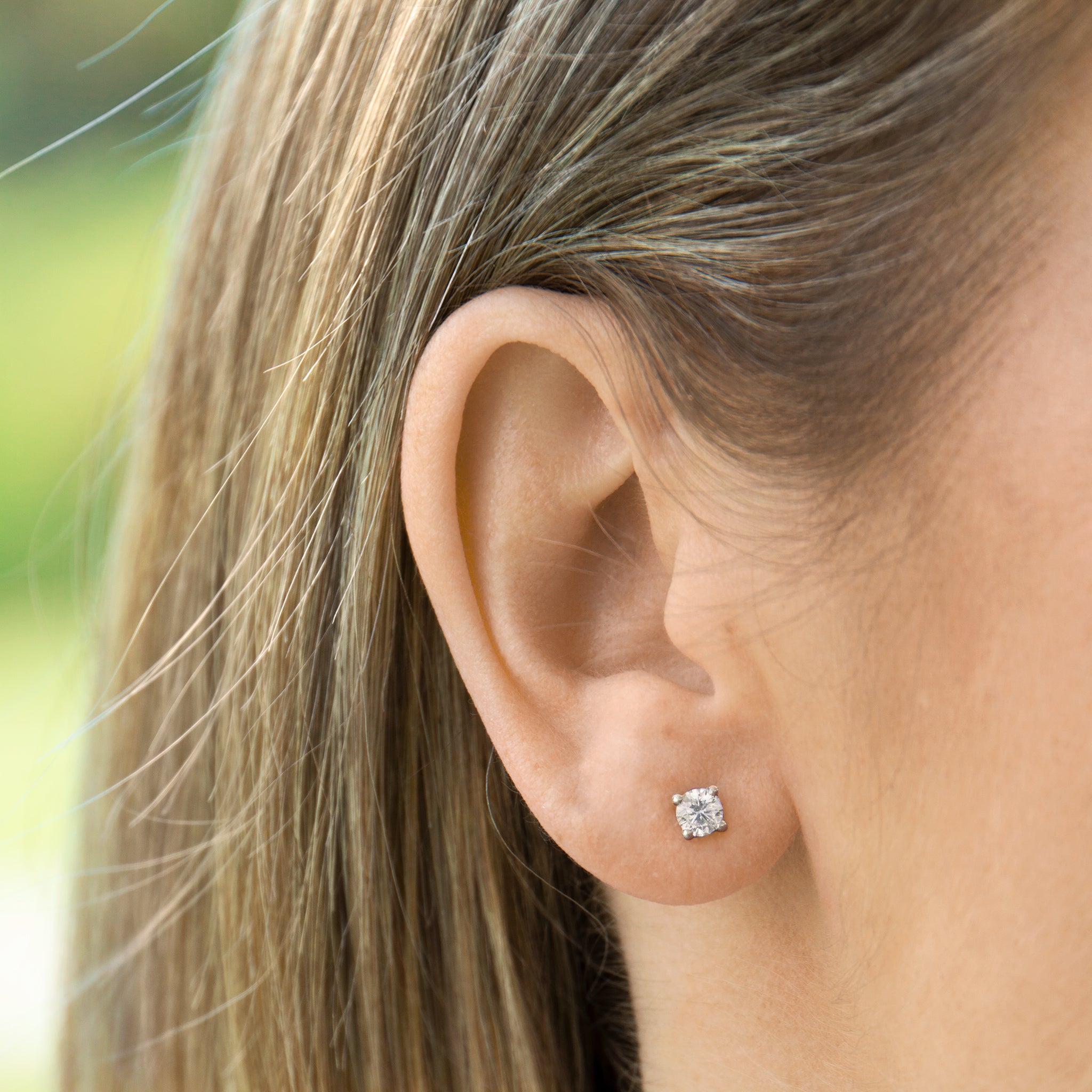 Solitaire diamond earring on ear - AïANA